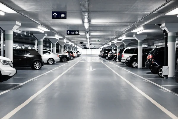 Por qué elegir un aparcamiento privado frente a dejar coche en la calle